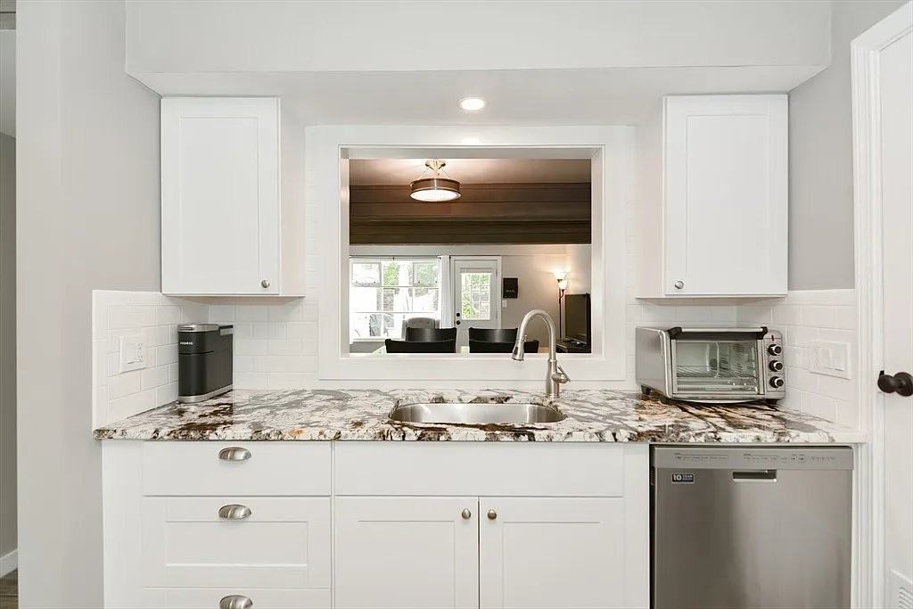 202 Windsor Dr - Photo 4 of 20