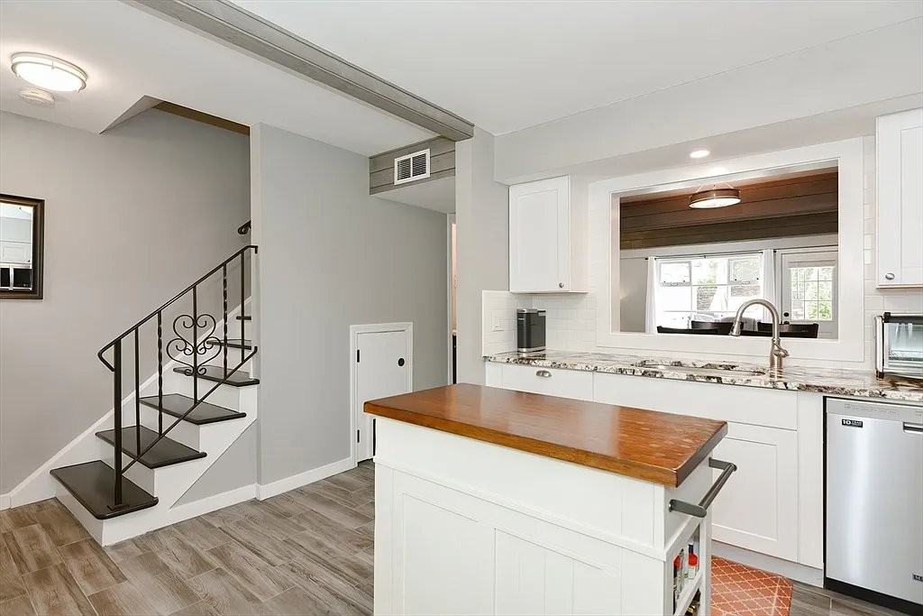 202 Windsor Dr - Photo 5 of 20