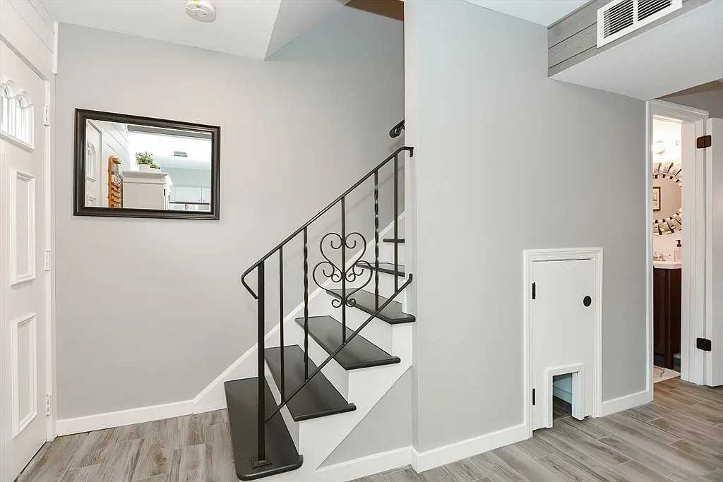 202 Windsor Dr - Photo 7 of 20