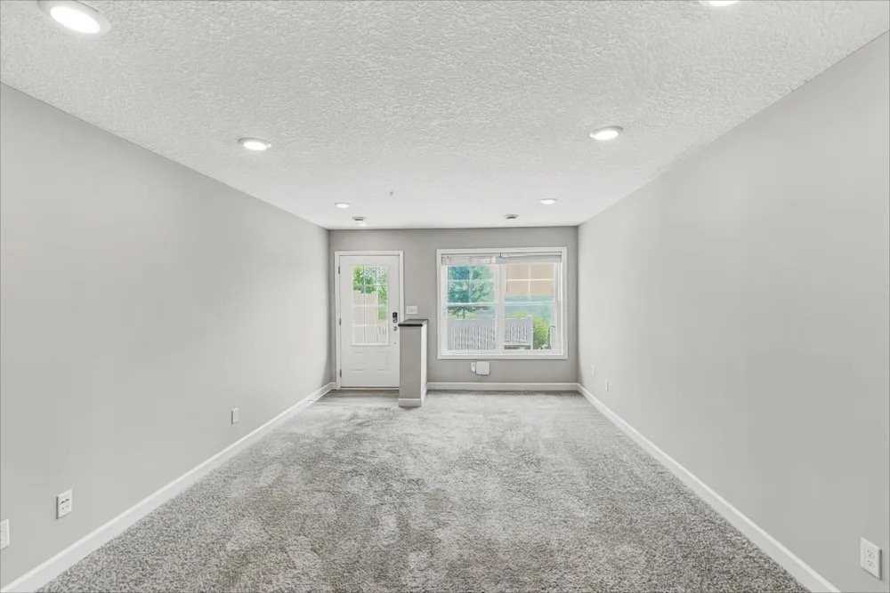 10948 Yalta St Ne #C - Photo 4 of 10