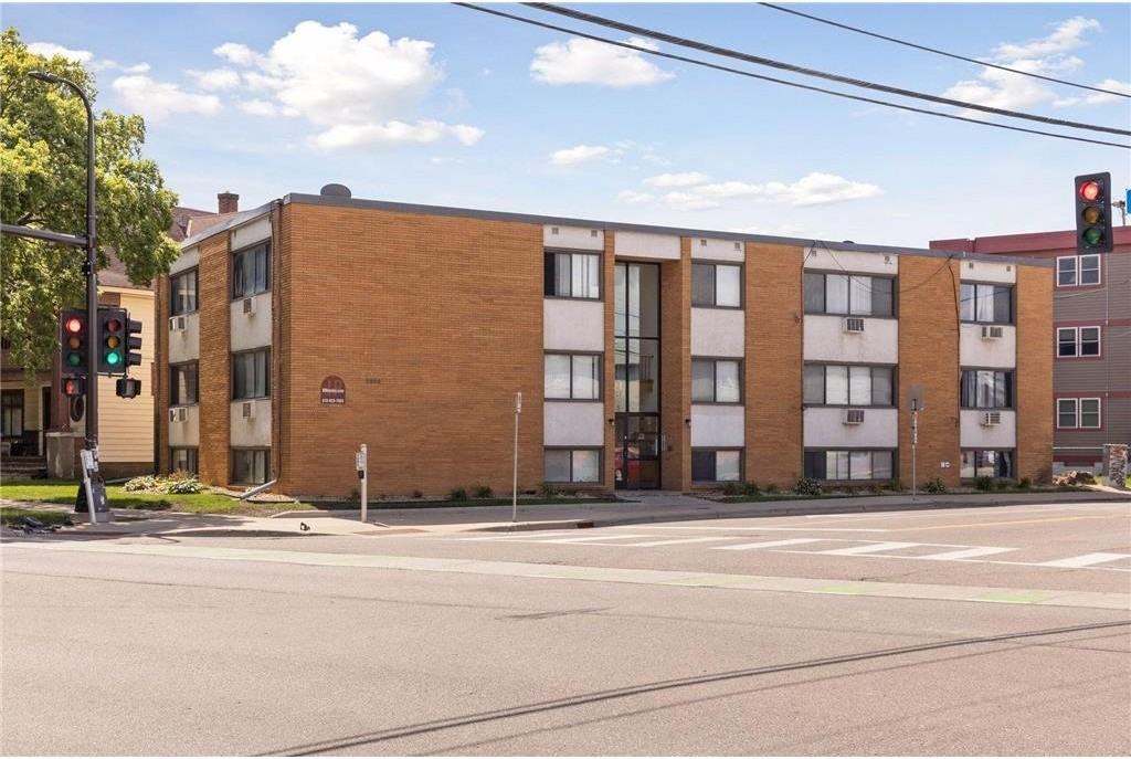3200 Minnehaha Ave - Photo 2 of 10