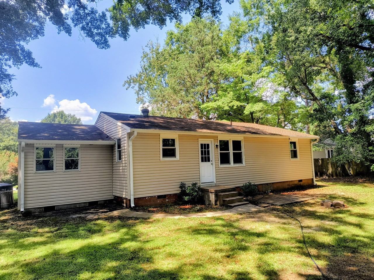 504 Clyde Dr - Photo 3 of 8