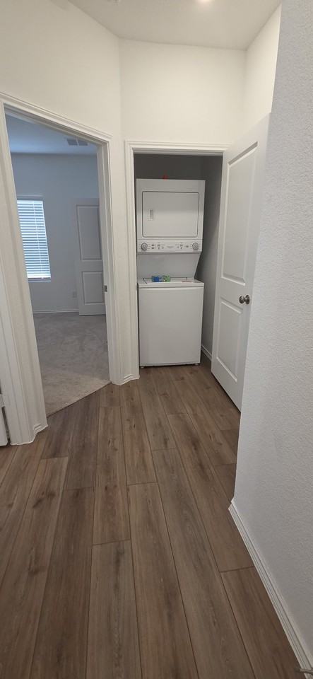 1261 Aquilla Dr - Photo 2 of 5