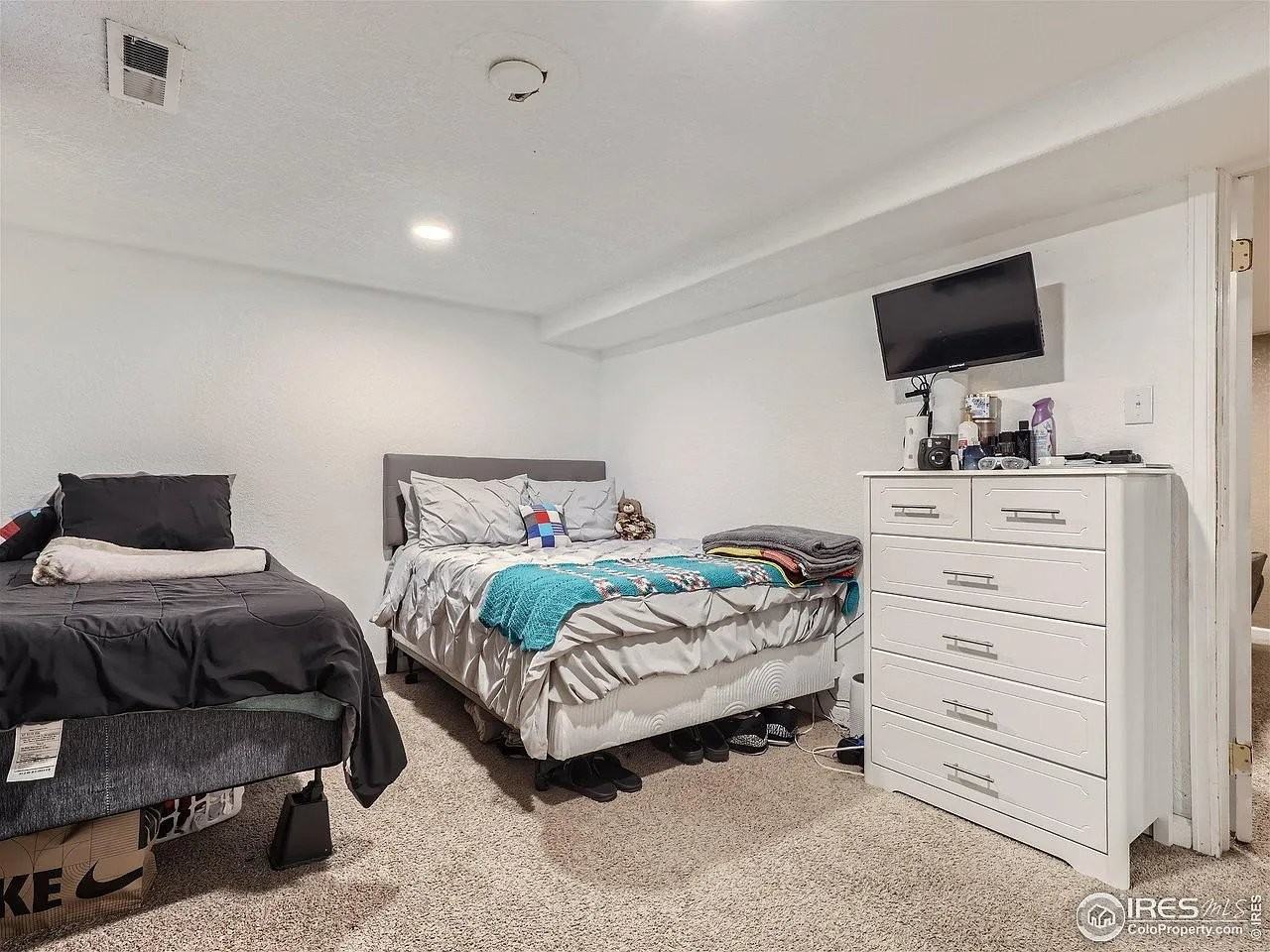 5861 Demott Ave - Photo 6 of 19