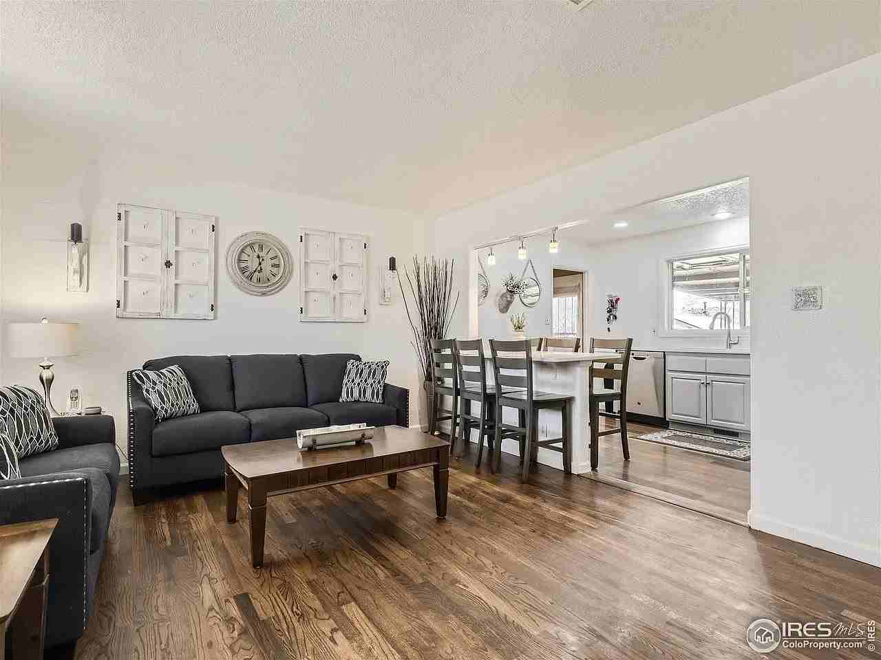 5861 Demott Ave - Photo 7 of 19