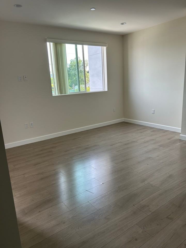 12147 Magnolia Blvd #209 - Photo 2 of 7