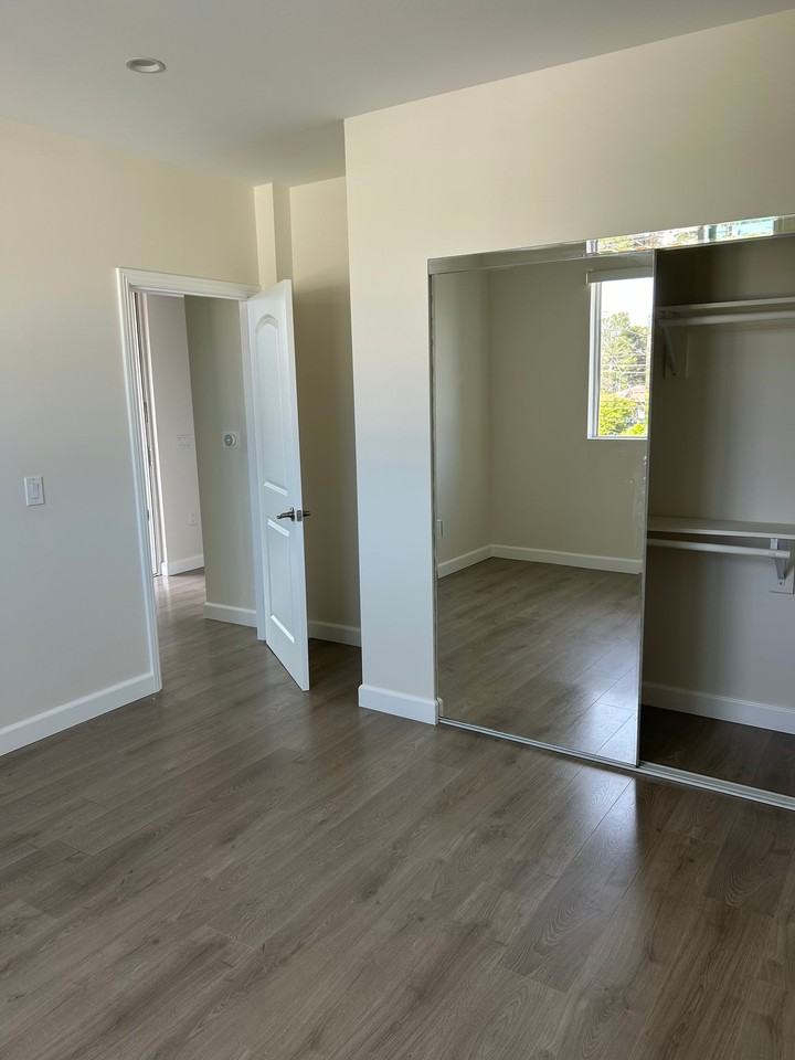 12147 Magnolia Blvd #209 - Photo 6 of 7