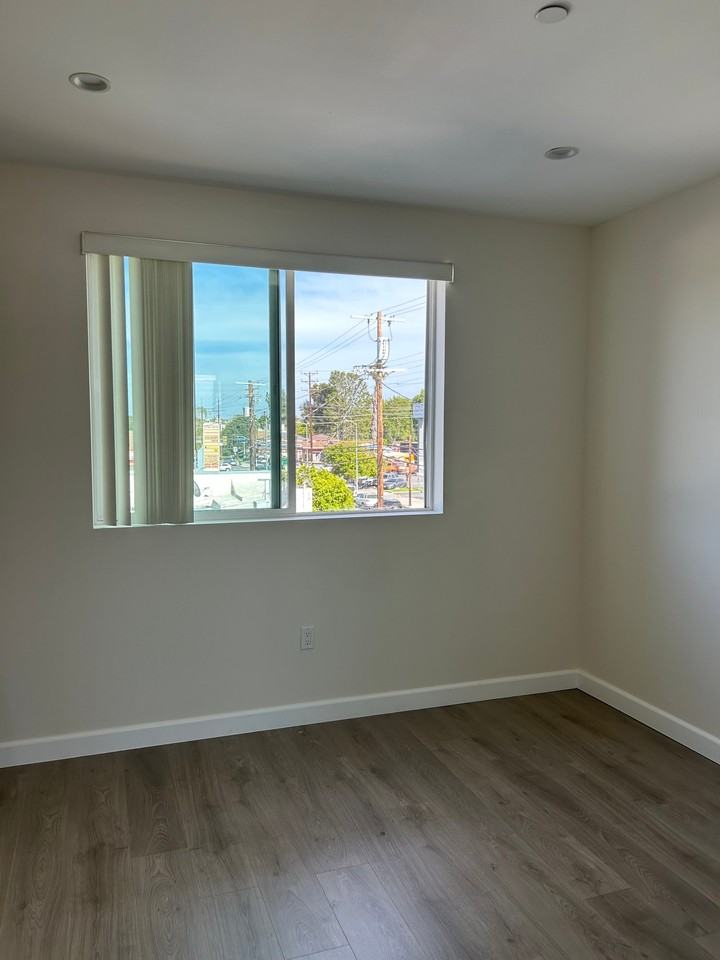 12147 Magnolia Blvd #209 - Photo 7 of 7