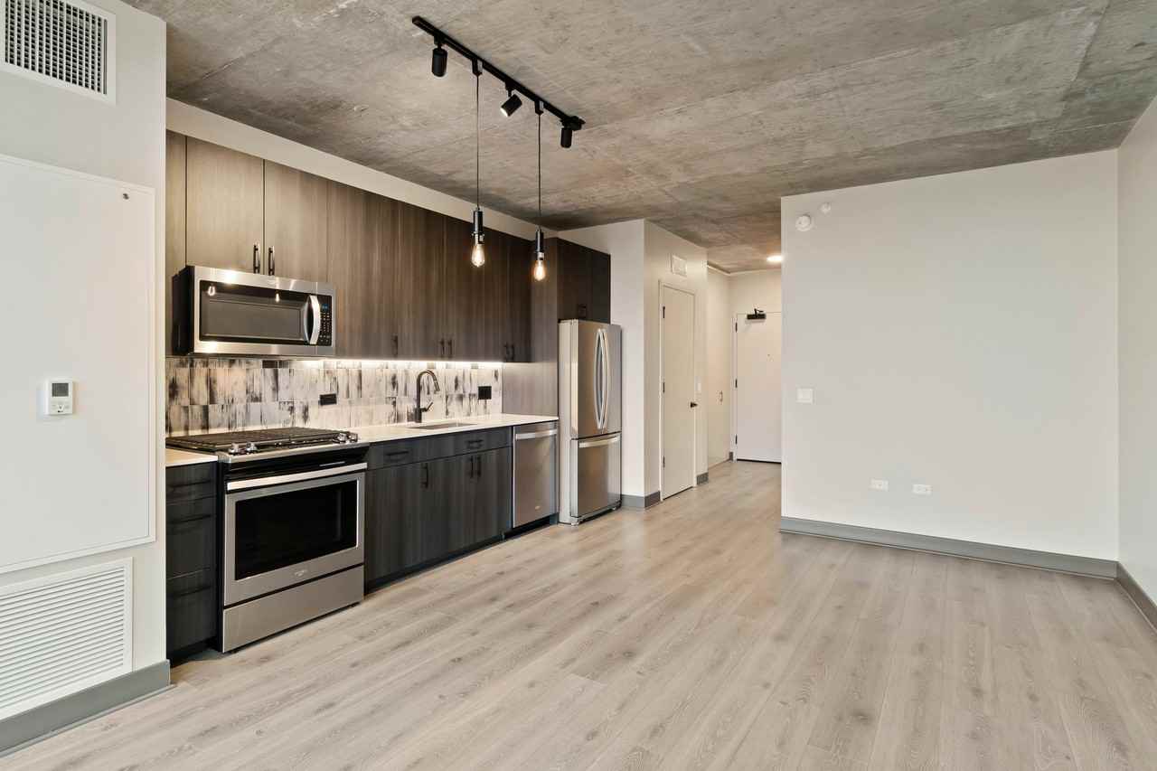 183 N Ada St - Photo 2 of 10