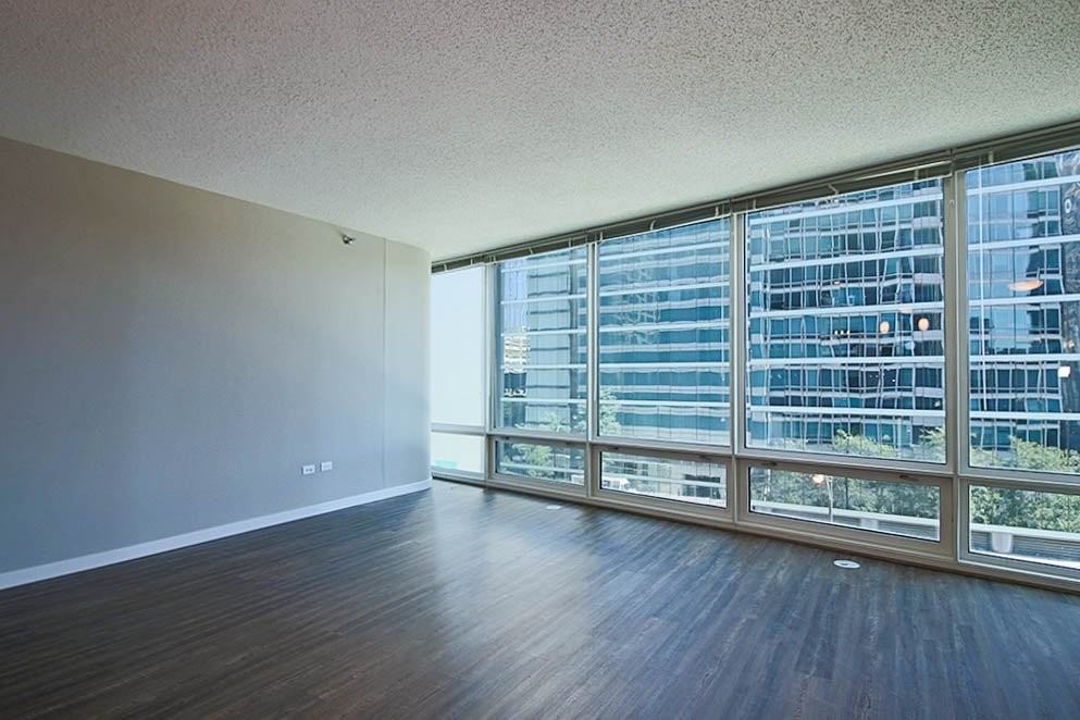 344 E Ohio St - Photo 2 of 15