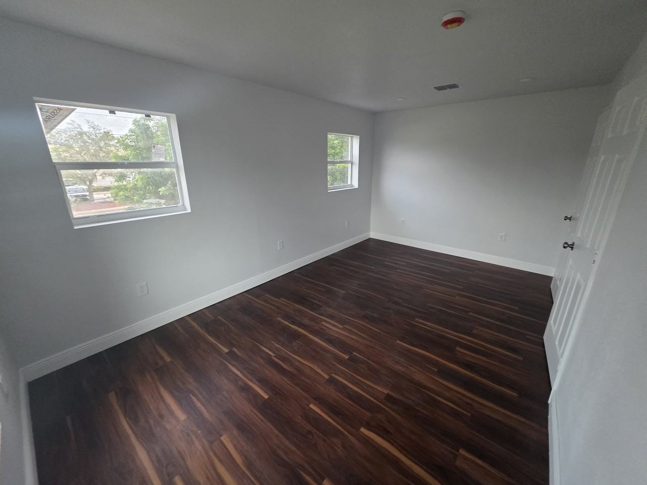 4615 Aegean Ave - Photo 4 of 8