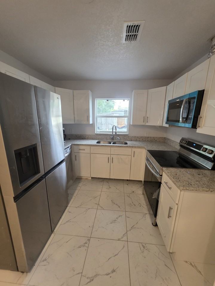 4615 Aegean Ave - Photo 7 of 8