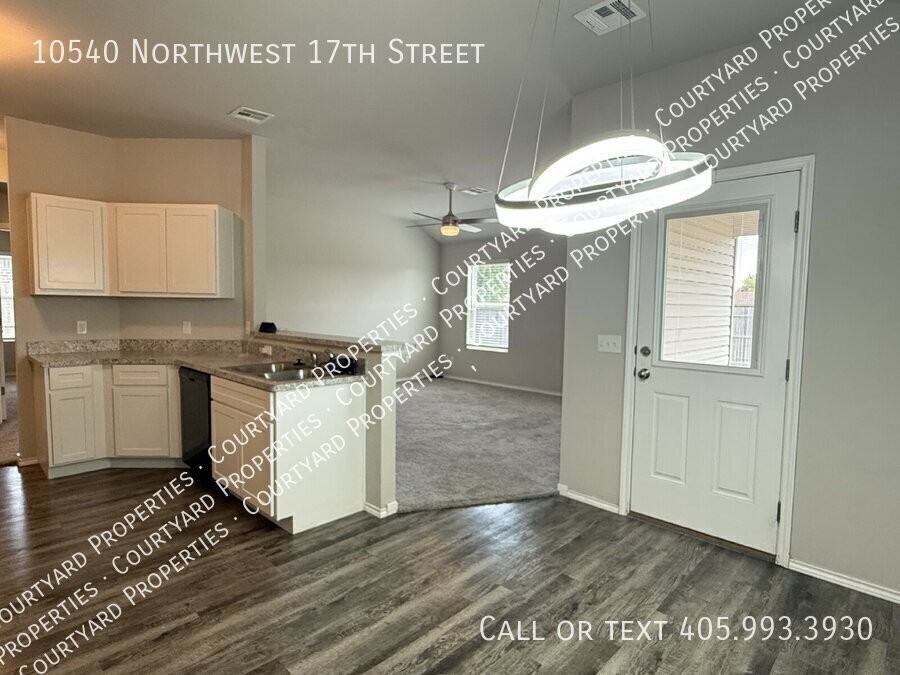10540 Nw 17th St - Photo 4 of 20