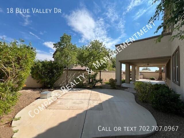 18 Blue Valley Dr - Photo 5 of 32