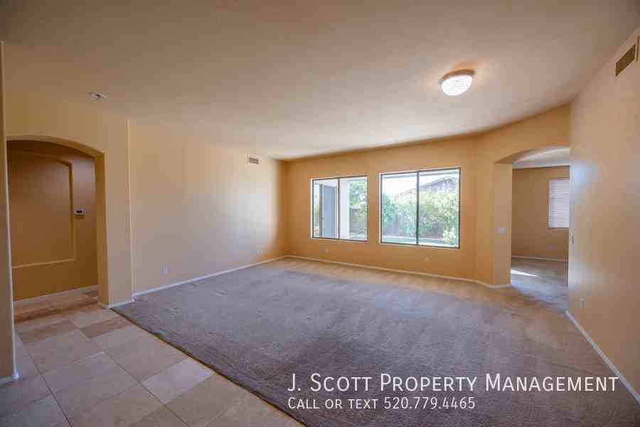 18462 W Western Star Blvd - Photo 4 of 27