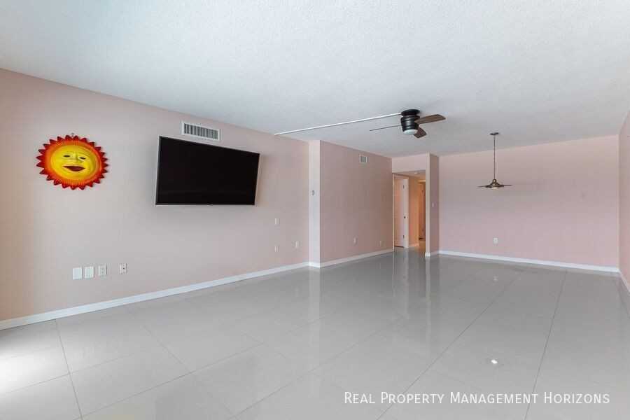 1700 Benjamin Franklin Dr #3B - Photo 5 of 26