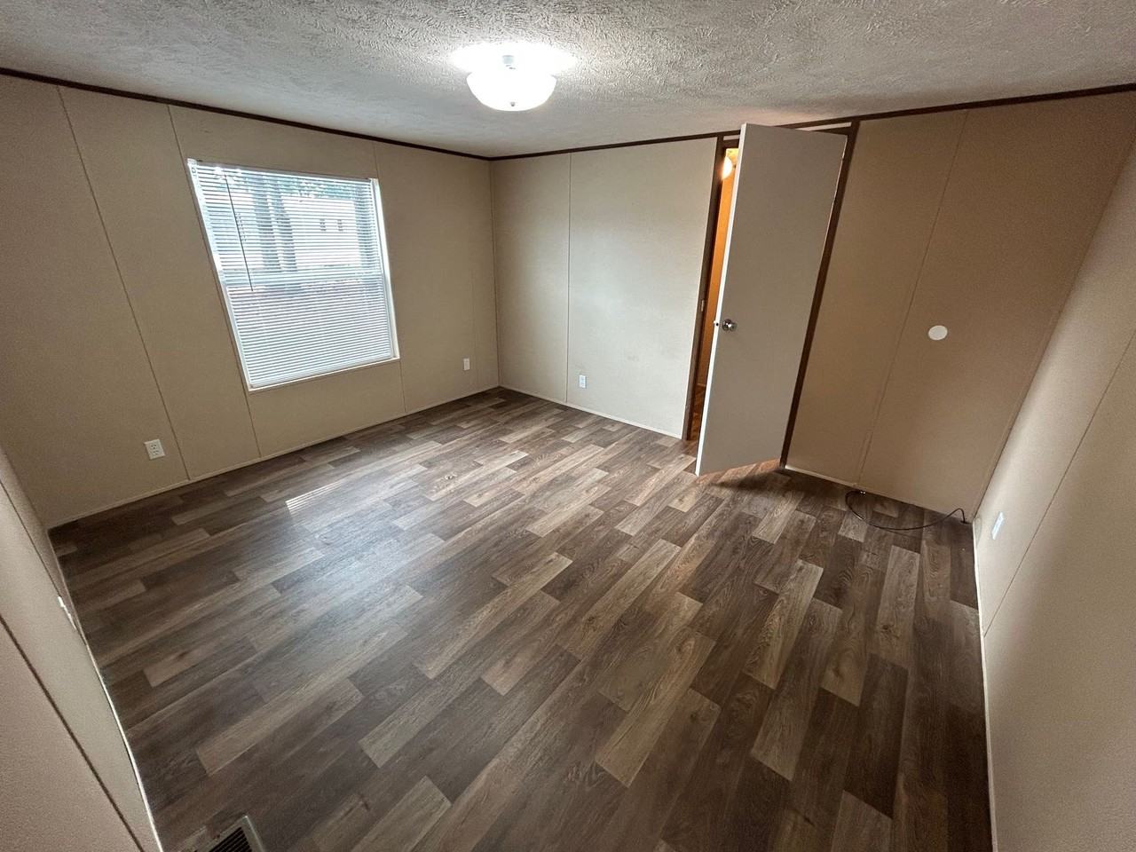1111 Teneile St - Photo 5 of 10