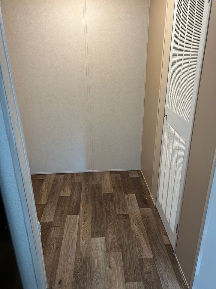 1048 Victoria St - Photo 3 of 10