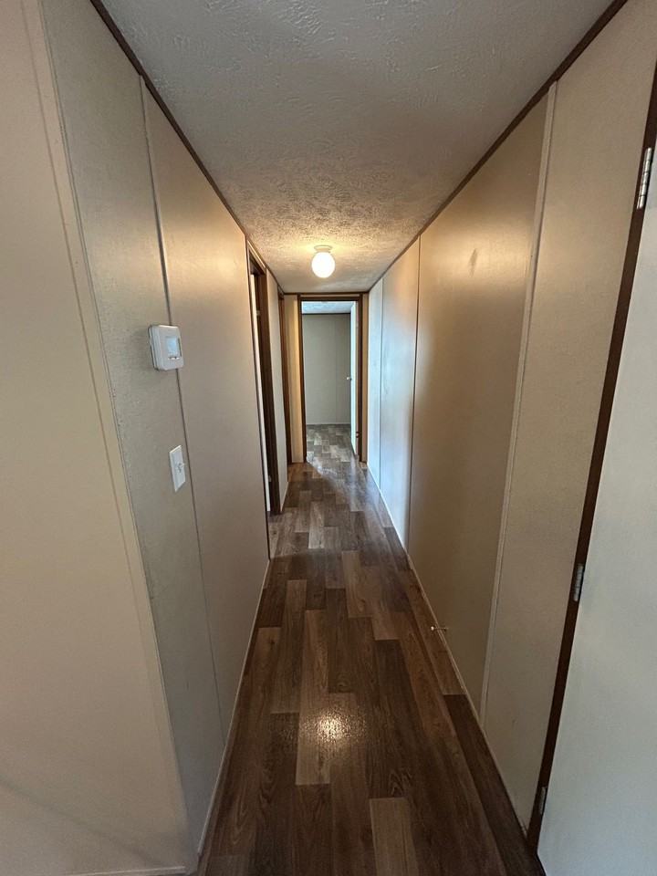 1048 Victoria St - Photo 7 of 10