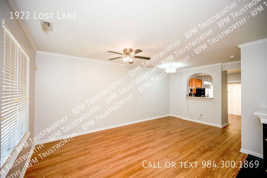 1922 Lost Ln - Photo 6 of 37