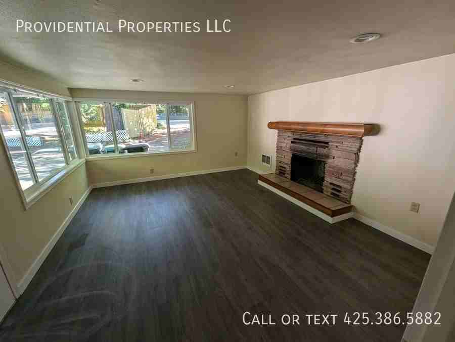 13461 Redmond Way - Photo 3 of 9