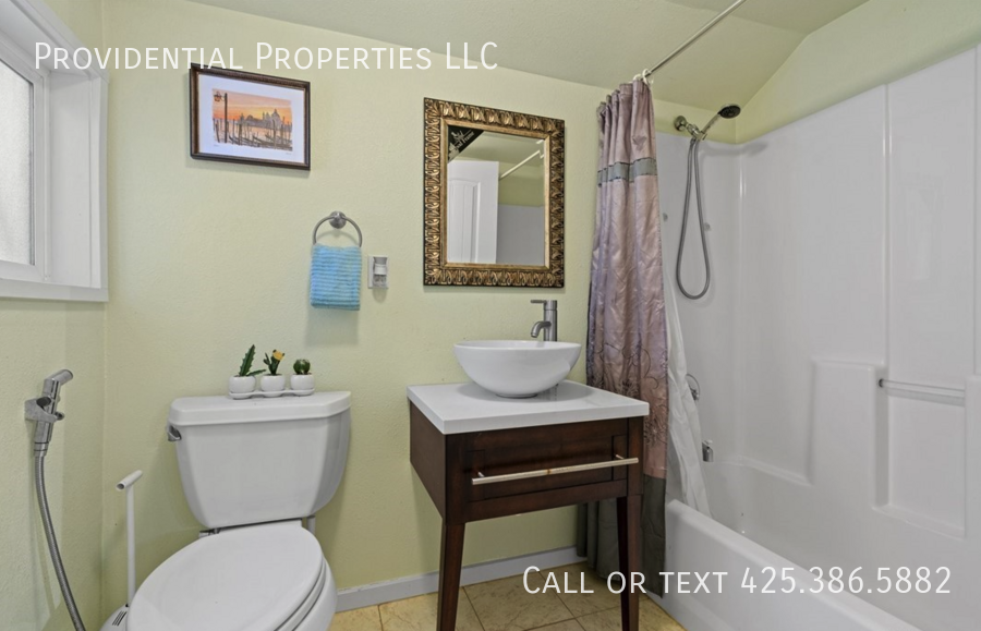 13461 Redmond Way - Photo 6 of 9