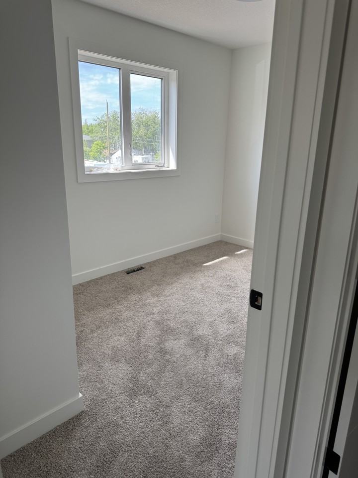 9636 160 St Nw #2 - Photo 3 of 31