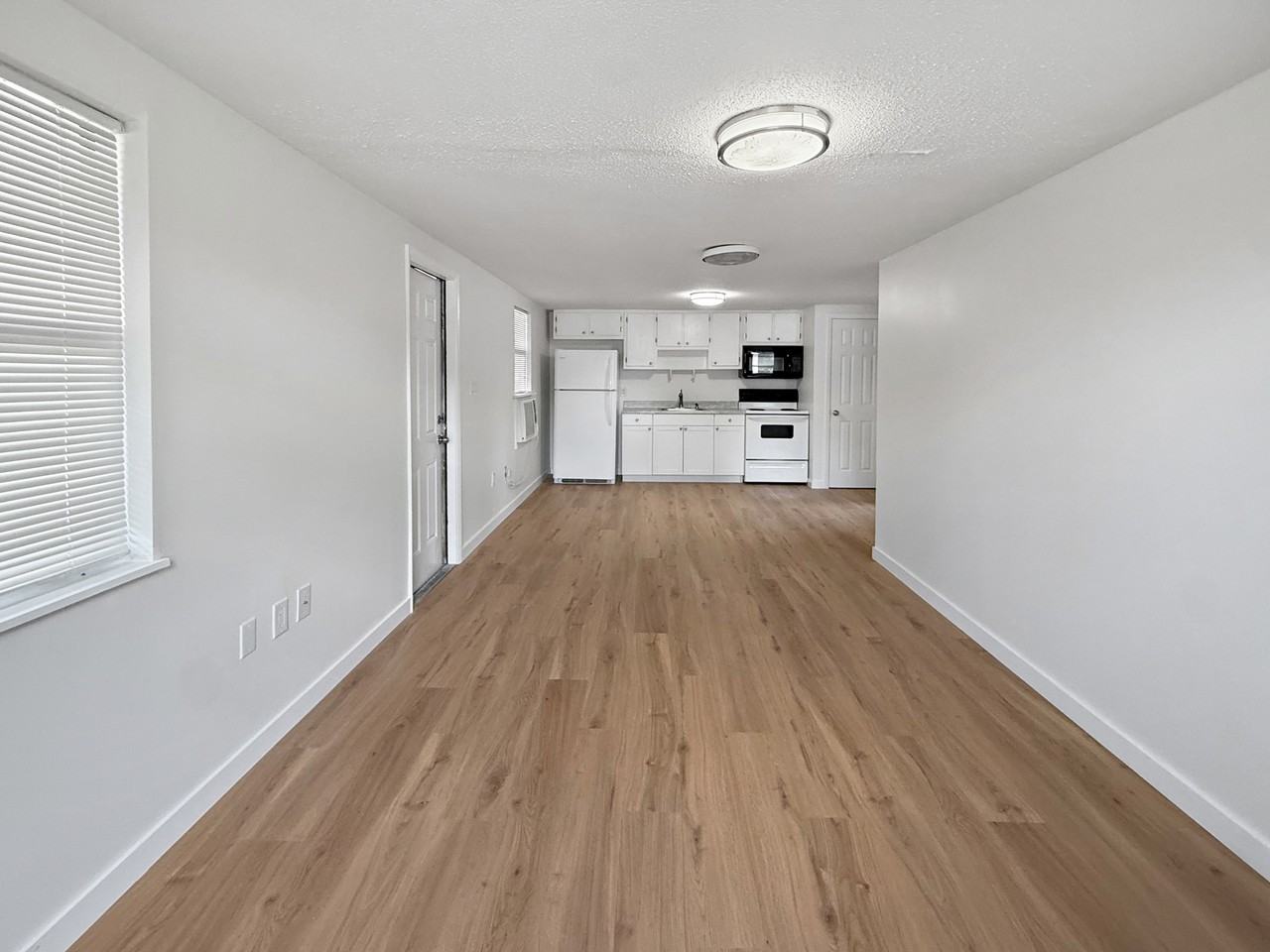 204 2nd St #4 - Photo 4 of 11