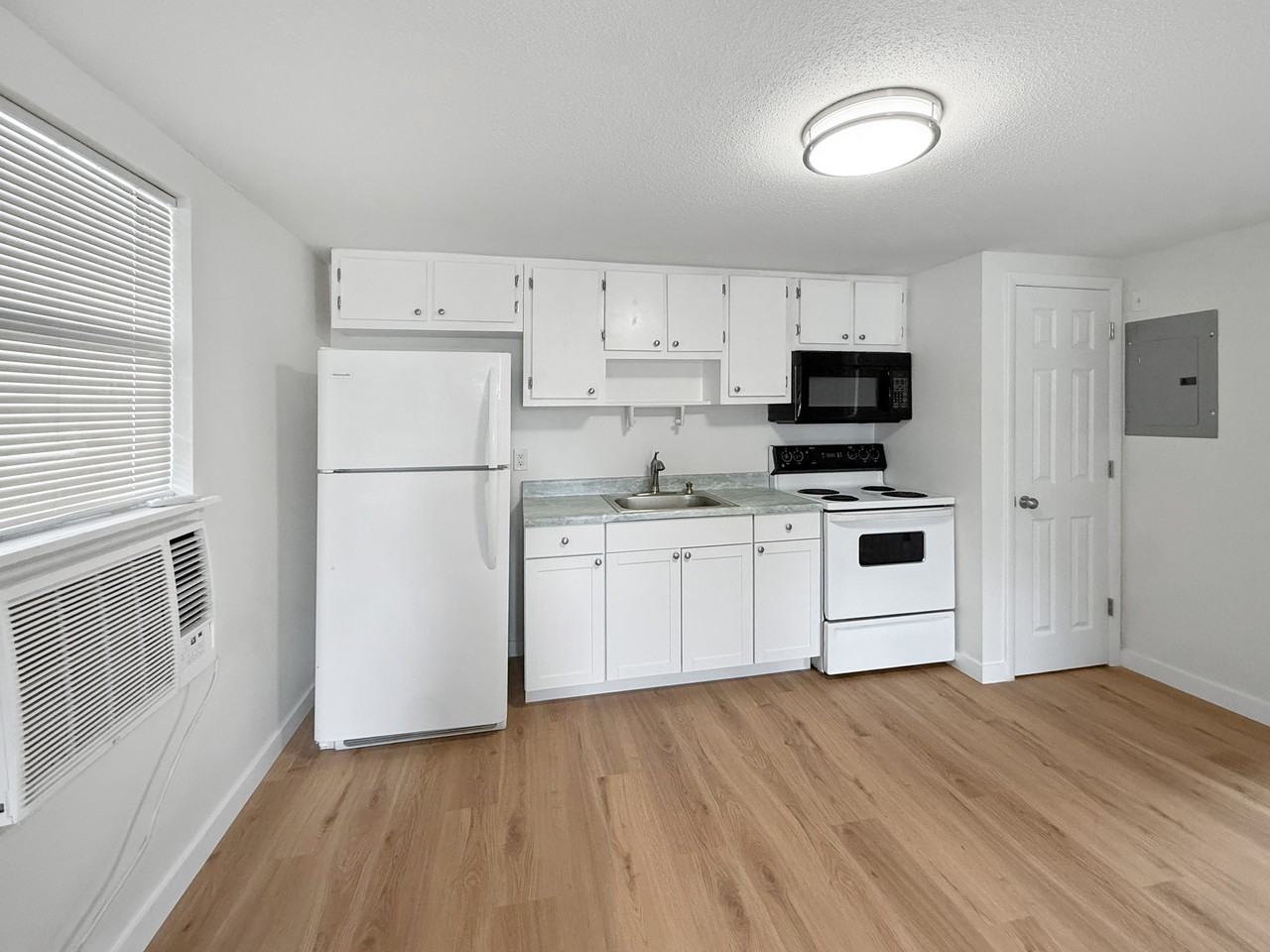 204 2nd St #4 - Photo 6 of 11