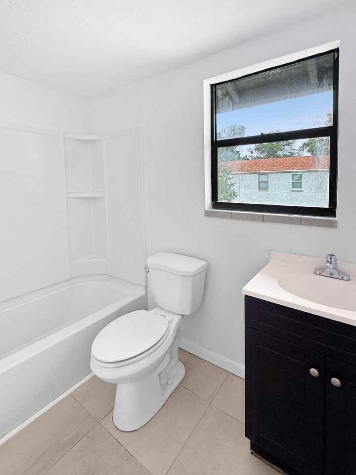 204 2nd St #4 - Photo 7 of 11