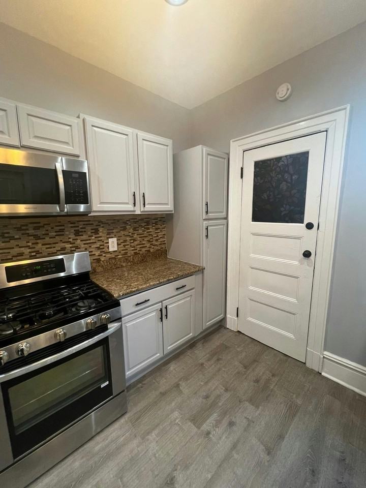 139 Prospect St, Unit N/A - Photo 3 of 26