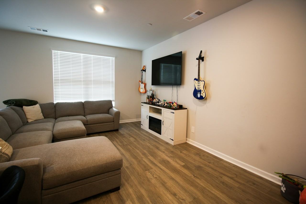 220 Dale Mires Lane - Photo 3 of 30
