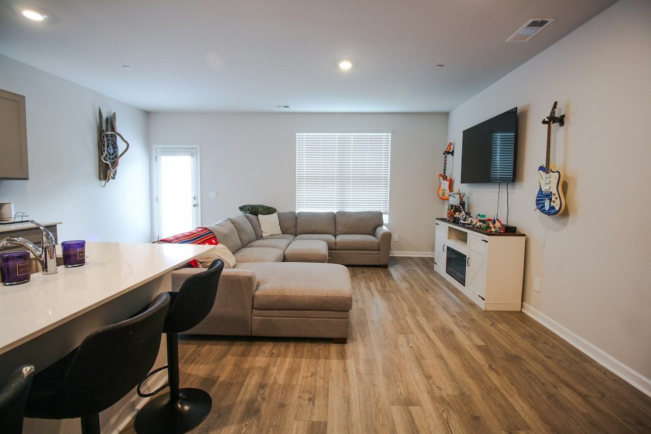 220 Dale Mires Lane - Photo 4 of 30