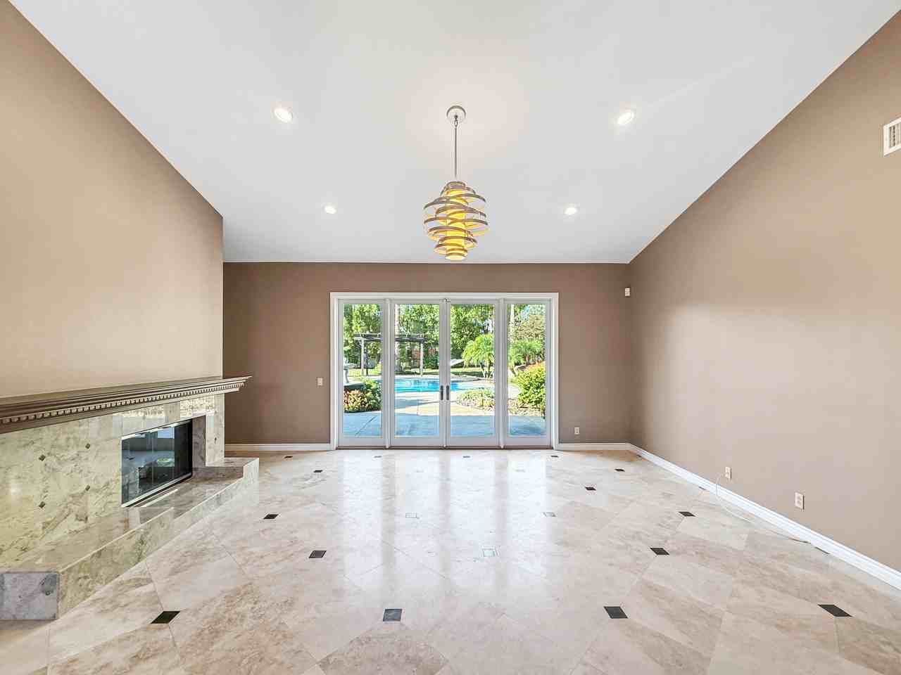 14212 Sandhill Rd #1 - Photo 4 of 34