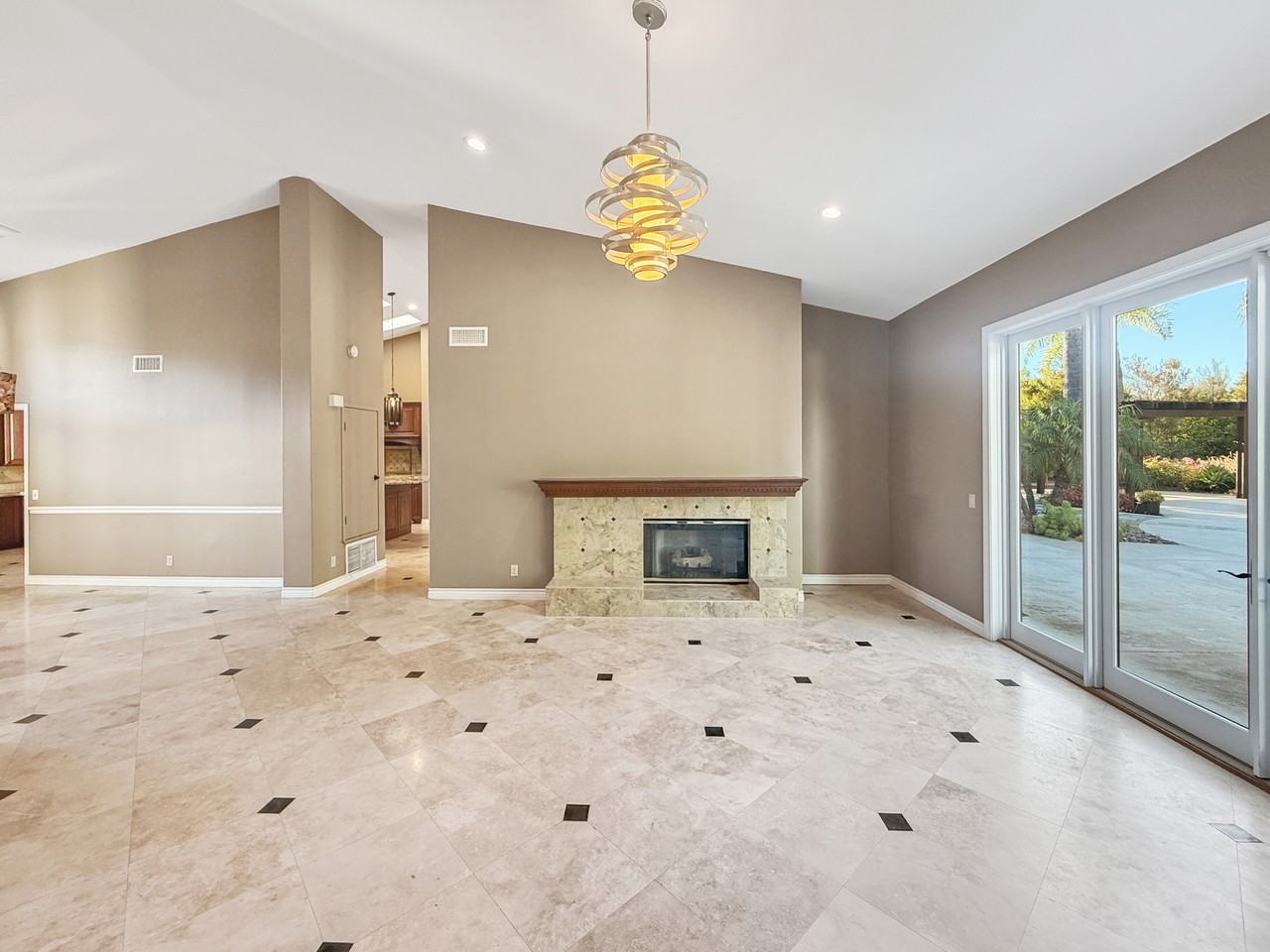 14212 Sandhill Rd #1 - Photo 5 of 34