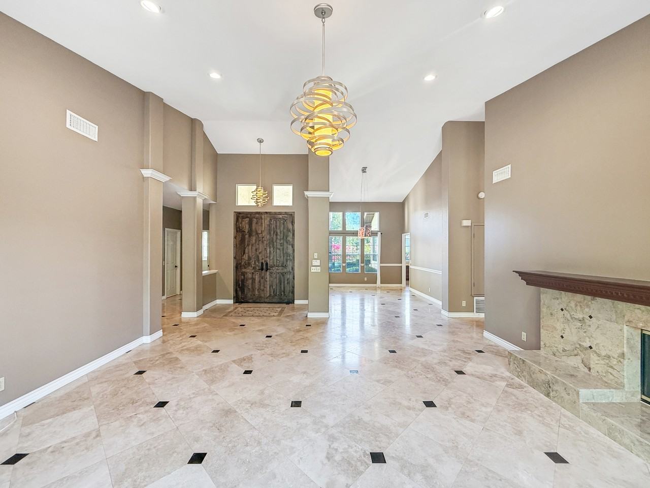 14212 Sandhill Rd #1 - Photo 6 of 34