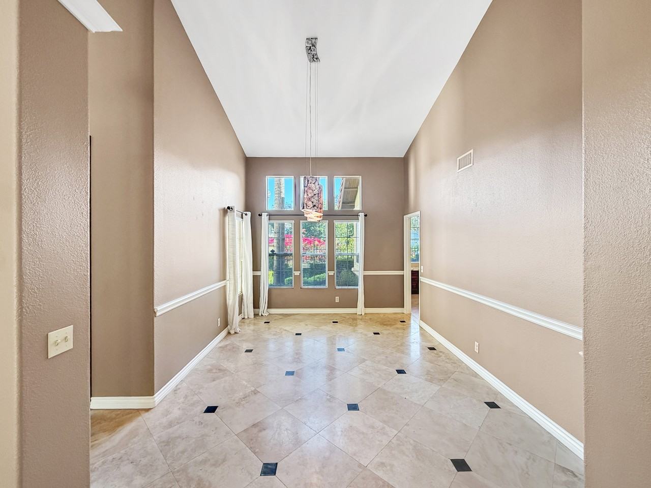 14212 Sandhill Rd #1 - Photo 7 of 34
