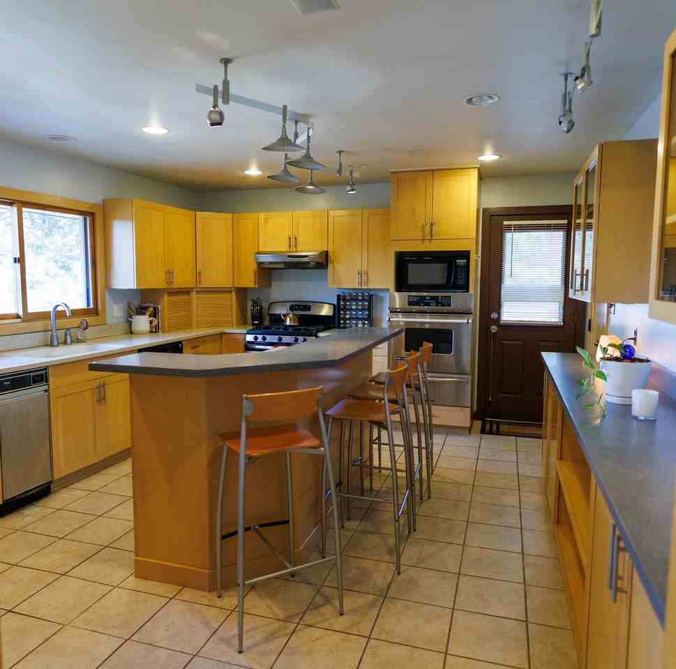 2750 Greenbriar Dr #1 - Photo 4 of 35