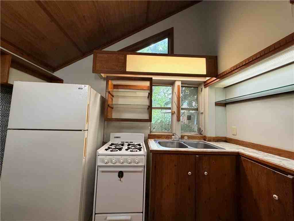 410 E Huntsville Rd #C - Photo 5 of 21