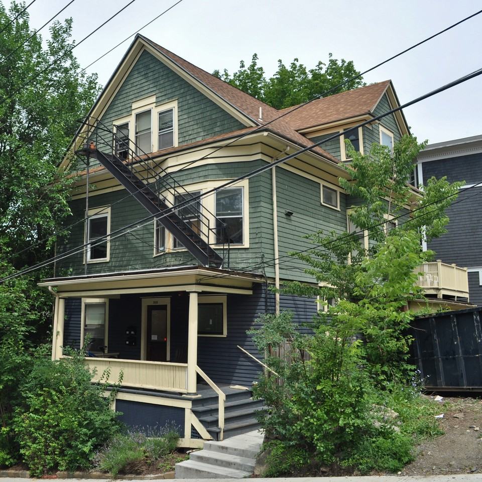 202 Williams St #3