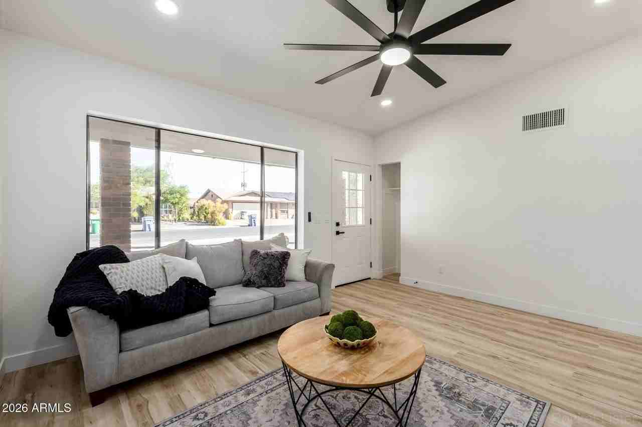 4749 E Contessa St - Photo 6 of 29
