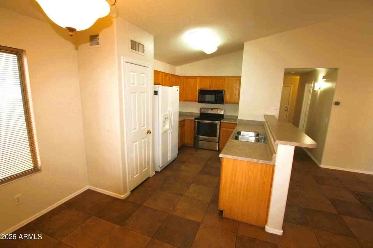 12437 W Via Camille - Photo 6 of 30