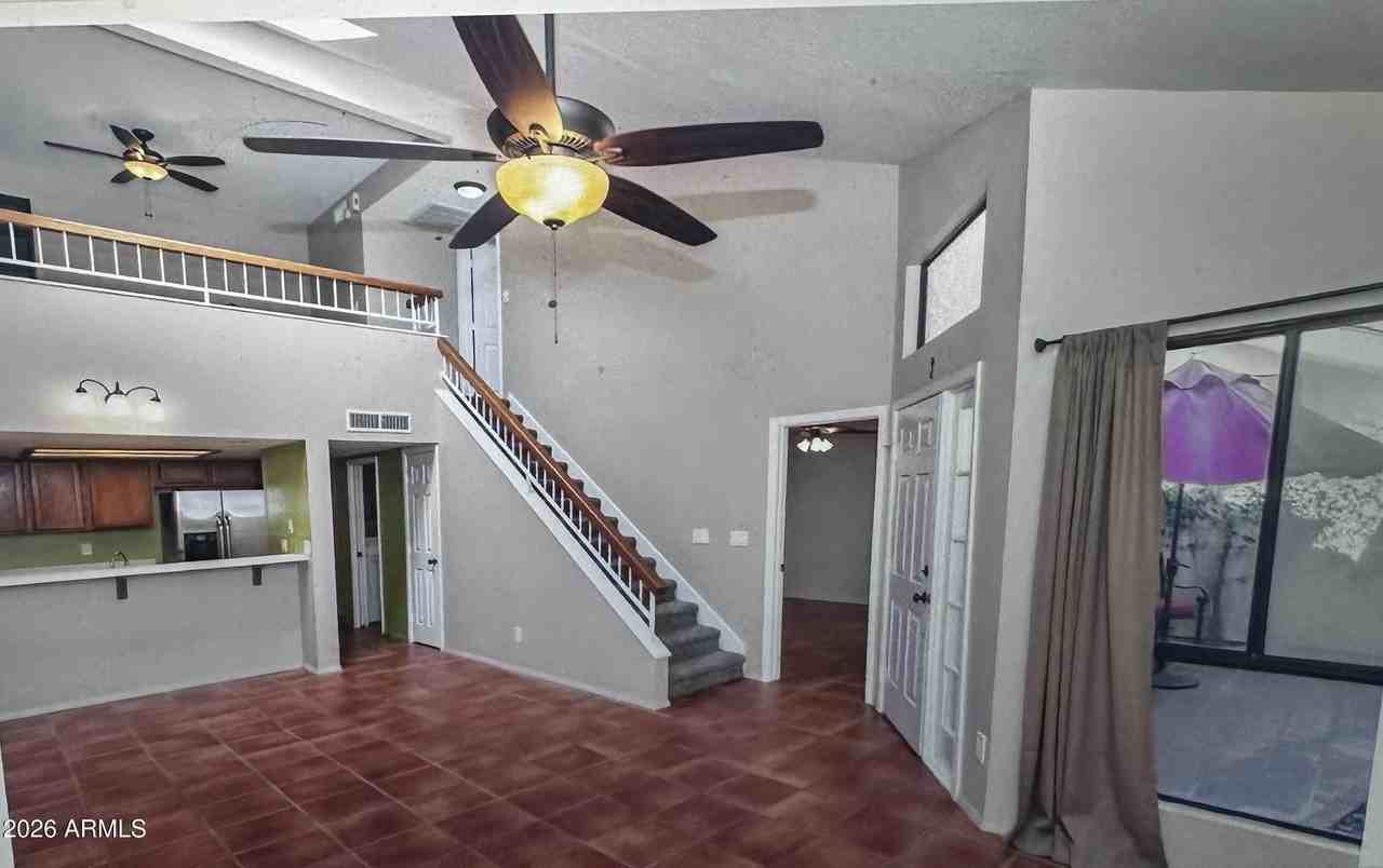 33 E Beck Ln - Photo 3 of 15