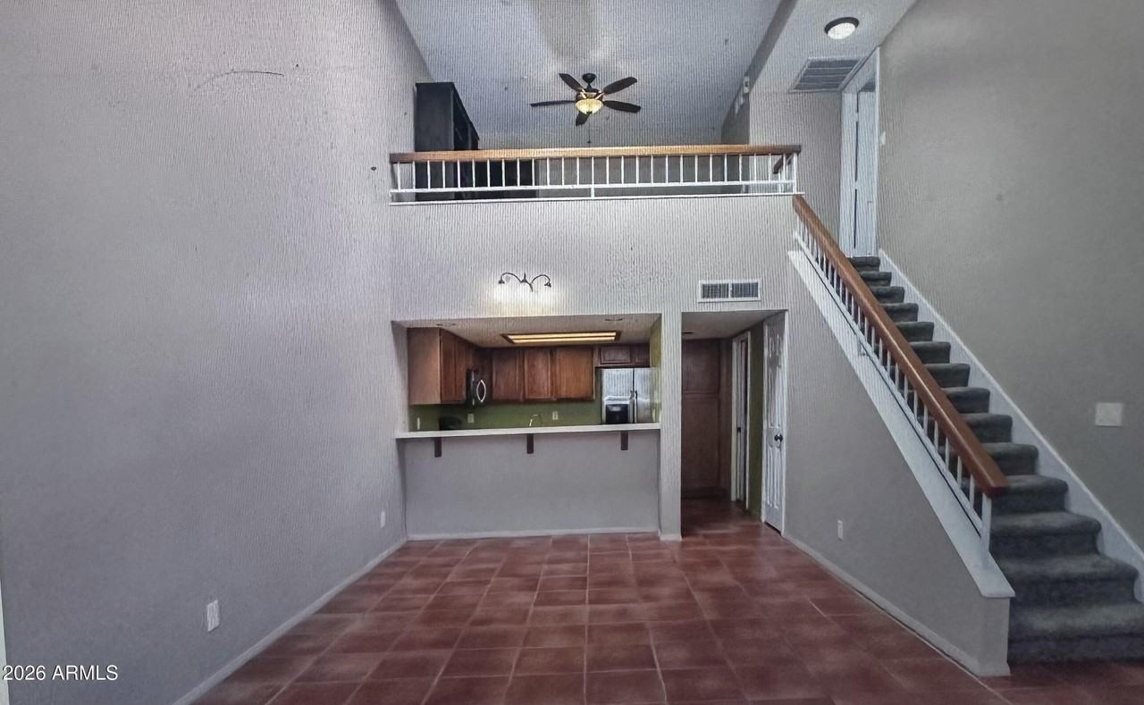 33 E Beck Ln - Photo 4 of 15