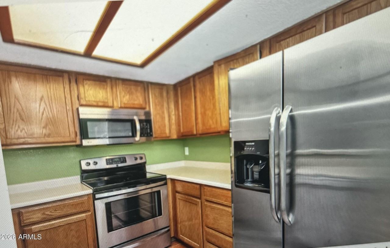 33 E Beck Ln - Photo 5 of 15