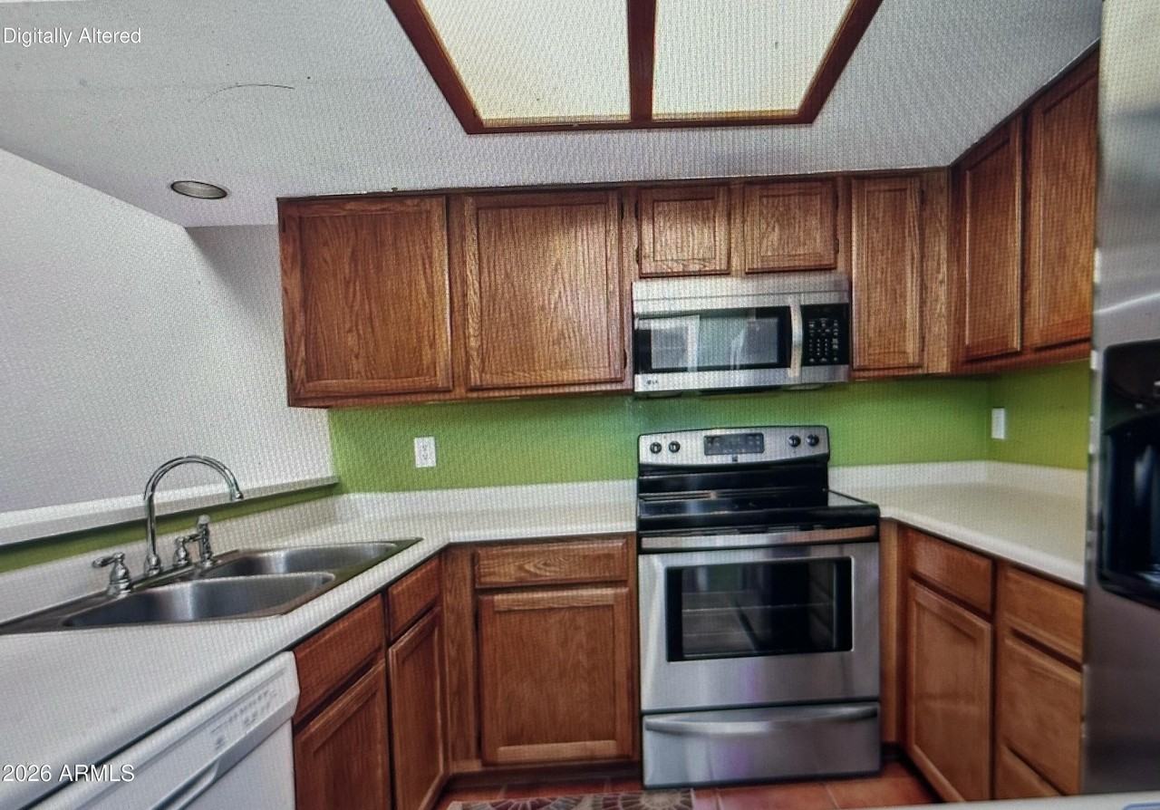 33 E Beck Ln - Photo 6 of 15