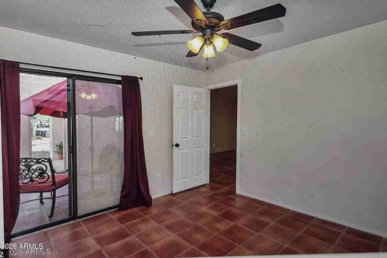 33 E Beck Ln - Photo 7 of 15