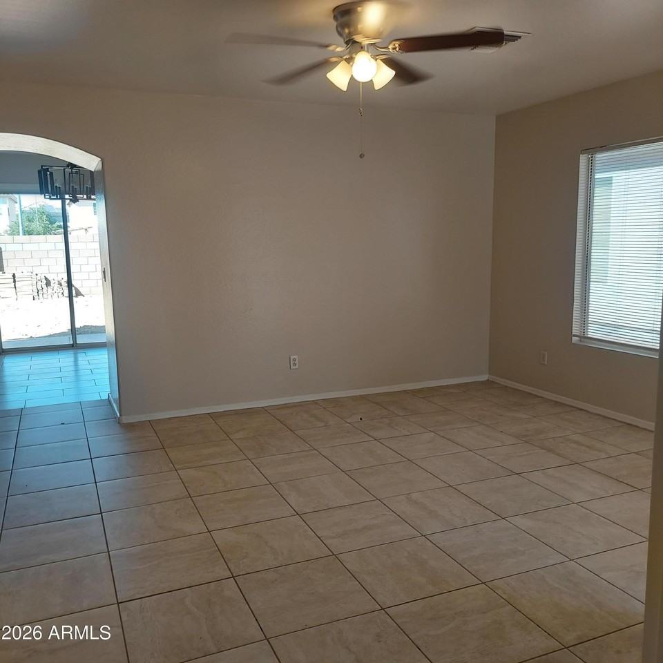 11922 N Olive St - Photo 2 of 8