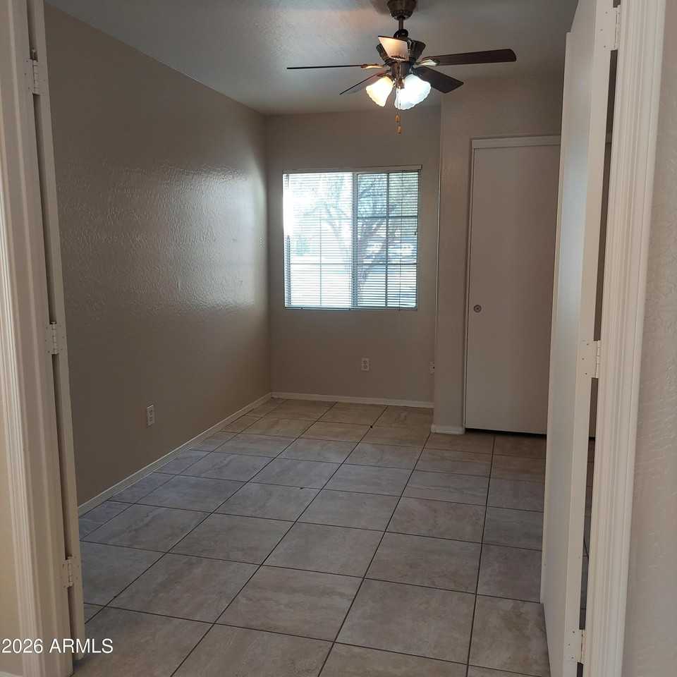 11922 N Olive St - Photo 3 of 8