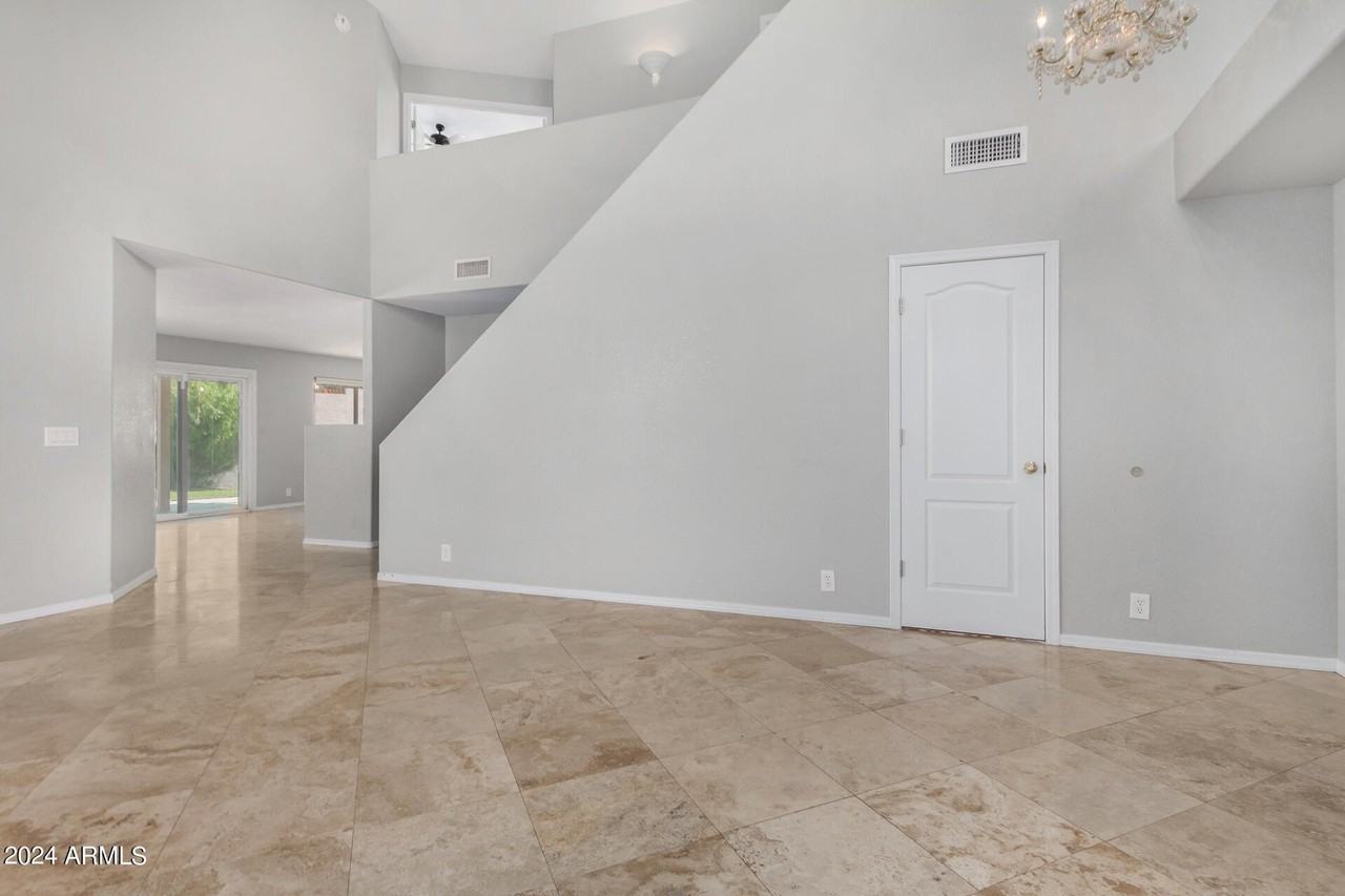 1320 E Charleston Ave - Photo 7 of 33